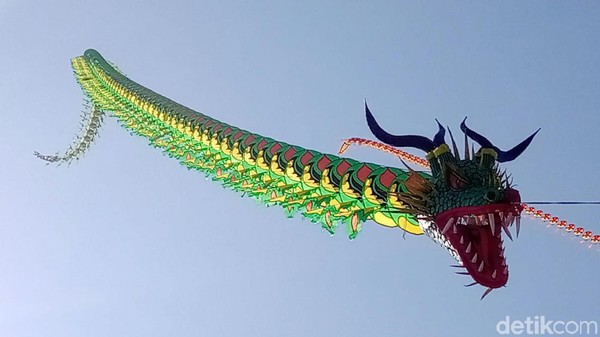 Layang-layang Naga hingga Keris Hiasi Langit Purworejo