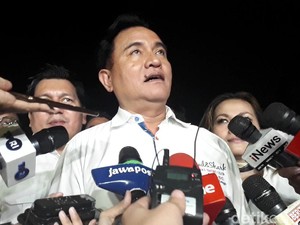 Bertemu Jokowi, Tim Hukum 01 Serahkan Salinan Putusan MK