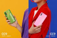 Poster promosi Xiaomi CC9 lengkap dengan case resminya.