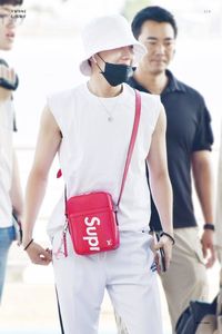 7 Brand Baju Wajib Punya untuk Tampil Sekeren Artis Korea