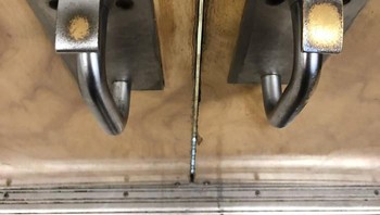 Efek sering disentuh saat membuka pintu. Foto: Demilked