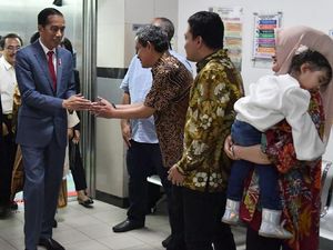 Keluarga Sesalkan Foto Wali Kota Risma di ICU Beredar Luas