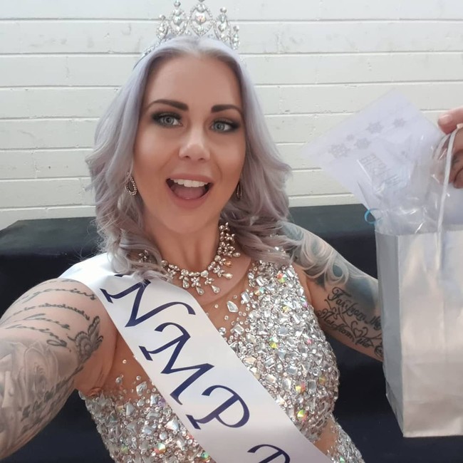 Blayze pun bukan supir truk wanita biasa. Selain mengendari mobil besar, tersebut, ia seorang model dan pandai mengendarai kuda. Blayze juga mengikuti kontes kecantikan wanita bertato. Beberapa waktu lalu ia memenangkan Miss Inked Beauty Australia versi Inggris dan akan mengikuti kontes serupa di Australia. Foto: Instagram @blayzewilliams