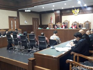 Sidang Suap Eks Direktur KS, Jaksa KPK Tanya Biaya Entertain