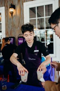 Keren! Penggila Boba Tea Ini Boyong Gerai Boba Populer di Hari Pernikahannya