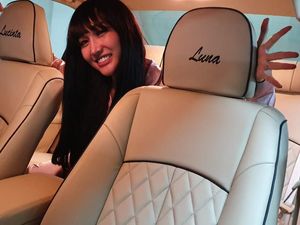 Melihat Lagi Lucinta Luna dan Mobil Menteri Miliknya