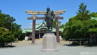 Setelah itu baru dijumpai patung perunggu Toyotomi Hideyoshi yang merupakan tokoh penting dalam sejarah menyatukan Jepang. (Dana Aditiasari/detikcom)