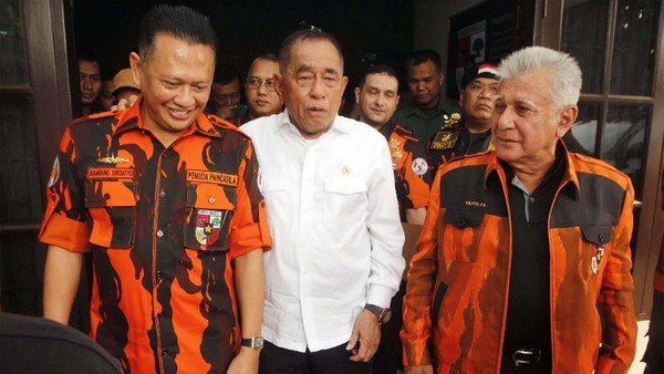 Menhan Datangi Kantor Pemuda Pancasila