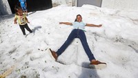 Fenomena badai es tersebut menjadi langka pasalnya kota itu biasanya terpapar suhu lebih dari 30 derajat Celsius. Hujan es memang pernah terjadi beberapa waktu lalu, tapi tidak pernah sedahsyat ini.
