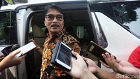 Namun dalam pertemuan itu Adhyaksa juga memberi saran soal pemindahan ibu kota. Selain itu, mantan menpora itu juga memberi saran agar posisi wakil gubernur segera diisi. Menurutnya, posisi gubernur sangat penting dalam memimpin DKI Jakarta. 