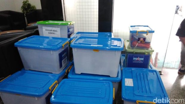 Ajukan 85 Gugatan Pileg, Demokrat Serahkan 15 Boks Bukti