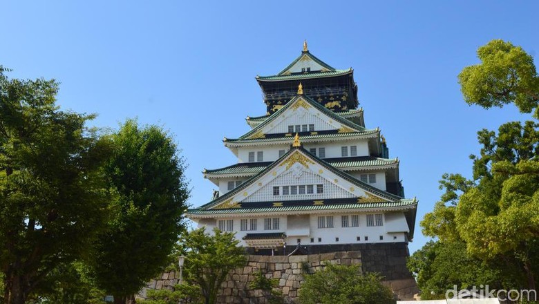 Istana Kuno di Jantung Kota Osaka