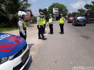 Polisi Tilang 19 Kendaraan di Lokasi Pengendara Ngegas karena Lawan Arah
