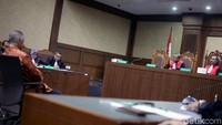 Sofyan sebelumnya dalam perkara ini didakwa membantu memfasilitasi Eni Maulani Saragih dan Idrus Marham untuk menemui dan menerima suap dari Johanes Budisutrisno Kotjo. Bantuan yang diberikan Sofyan berkaitan dengan proyek PLTU Riau-1.