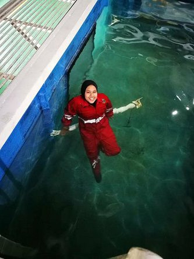 Nur Izzati mengatakan bahwa di masa kecilnya tidak suka bermain dengan boneka. Ia malah bercita-cita ingin menjadi prajurit angkatan darat. Foto: dok. weldfabtech