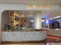 Joe & Dough: Santai Ditemani <i>Cookie Cup</i> dan Croissant Matcha yang Renyah Manis