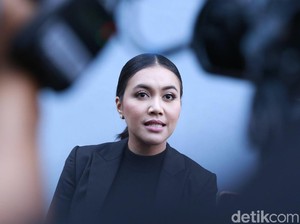 Cerita Denada yang Harus Lari-lari saat Belanja Bulanan