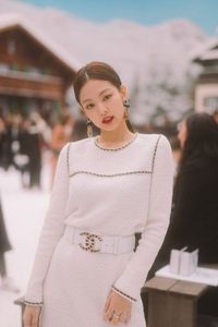 7 Brand Baju Wajib Punya untuk Tampil Sekeren Artis Korea