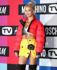7 Brand Baju Wajib Punya untuk Tampil Sekeren Artis Korea