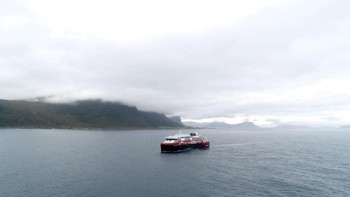 MS Roald Amunsen dibuat di Norwegia dan dalam pelayaran perdananya. Foto: Reuters