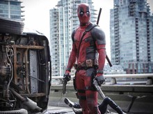 Logo Deadpool 3 Bocor Dari Topi Kevin Feige!