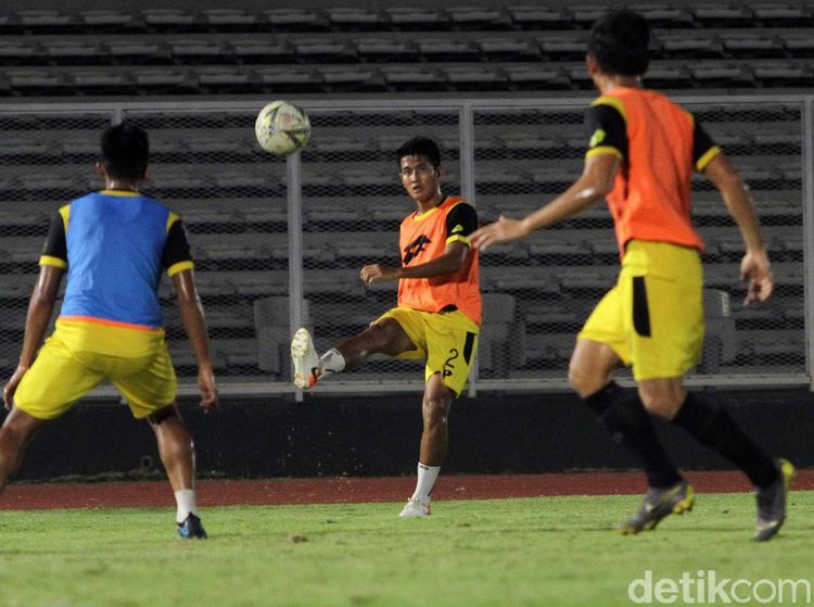 Bhayangkara FC Berlatih di Stadion Madya