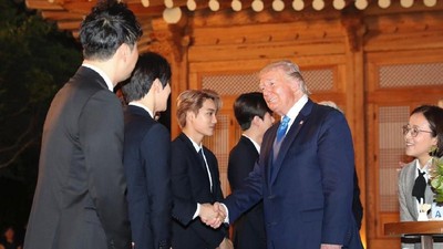 Momen-momen EXO Disambut Donald Trump