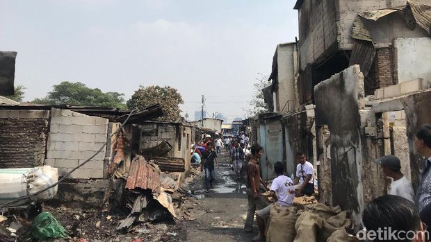 Damkar: Permukiman di Tanah Abang Tak Terbakar Lagi, Hanya Asap Saja