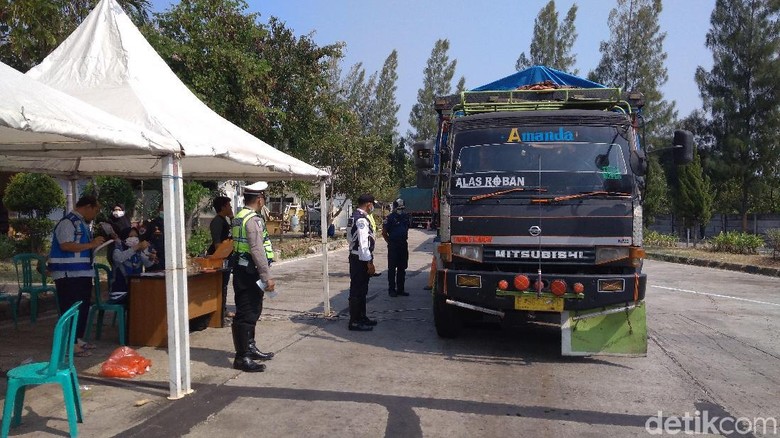 15 Truk Odol Terjaring Razia di Tol Palikanci Cirebon 15 Truk Odol Terjaring Razia di Tol Palikanci Cirebon