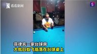 Agar Pelanggan Tak Pergi, Bartender Ini Rela Makan Laron Terbang di Kafenya