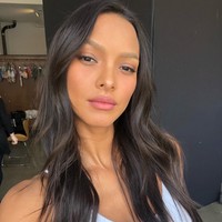 Siapa sangka Lais Ribeiro yang tubuhnya sungguh langsing dan seksi ini adalah ibu dari seorang anak yang sudah berusia remaja. Lais melahirkan anak laki-laki pada 17 Mei 2008. Saat itu usianya baru 18 tahun. Foto: Instagram @laisribeiro