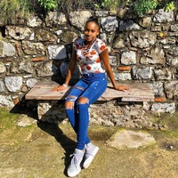 Seperti kebanyakan remaja lain Coco pun mendengarkan musik untuk menenangkan dirinya. Ia mengaku mendengarkan lagu-lagu dari Jaden, Kendrick Lamar, dan Miss Mulatto. Foto: Instagram @cocogauff