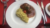 Aneka makanan yang disajikan berupa makanan khas dari Prancis, seperti duck foie gras, creamy pea soup, dan lain-lain. (Angga Aliya/detikcom)