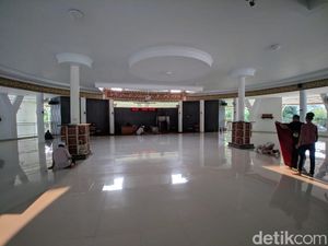Insiden Anjing Masuk Masjid, Pengurus Gulung Semua Karpet untuk Dicuci