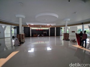 Insiden Anjing Masuk Masjid, Pengurus Gulung Semua Karpet untuk Dicuci