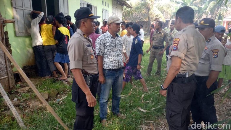 Sarjaya Bacok Kakak Iparnya hingga Tewas Sarjaya Bacok Kakak Iparnya hingga Tewas