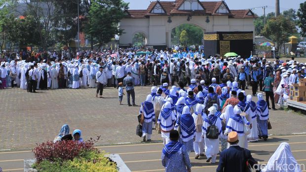 2.578 Calon Haji Asal Kabupaten Bandung Ikuti Manasik Akbar