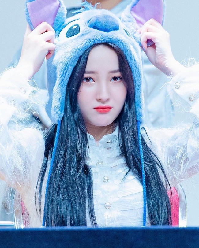 Warganet di Korea Selatan menjulukinya sebagai Idol berdarah blasteran paling cantik. Foto: Instagram @nancy.momoland