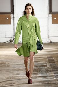 Inspirasi Baju Berwarna Kekinian, Hijau Kacang Pistacio dan Daun Sage