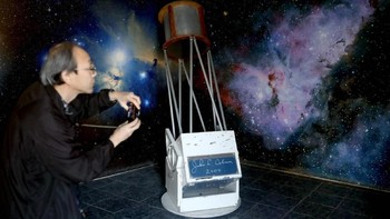 Saat terjadi gerhana matahari total, korona atau bagian terluar atmosfer Matahari bisa dilihat oleh manusia yang ada di Bumi dengan mata telanjang.  Foto: Reuters