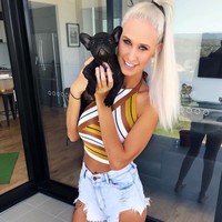 Inilah penampilan seksi wanita asal Australia bernama Natalie Alexander. Setelah pemasangan implan payudara enam tahun lalu, dia merasa bangga dengan dada palsunya tersebut.  Foto: dok. Instagram