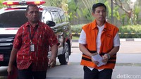 Dalam kasus ini, Tjokro merupakan pemberi suap sementara Alexander Muskitta merupakan perantara suap.