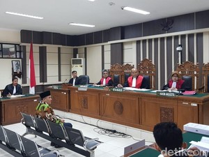 Bupati Jepara Didakwa Suap Hakim Rp 718 Juta Agar Batalkan Status Tersangka