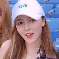 Nama lengkap Nancy adalah Nancy Jewel Mcdonie, ia memiliki wajah cantik belasteran Korea-Amerika. Foto: Instagram @nancy.momoland