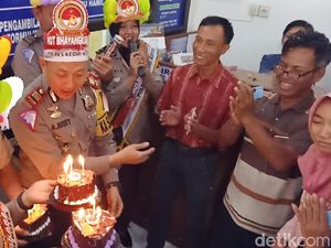 5 Pembuat SIM di Kediri Dapat Kue Ulang Tahun dari Polisi, Mengapa?