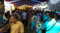 Saat pertama dibuka, ratusan warga sampai pegawai negeri dan para pejabat di Ciamis langsung mengunjungi stan festival kopi. Satu per satu produk kopi dicicipi sambil diiringi dengan live musik. 