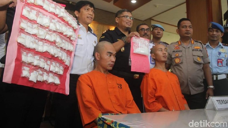 Selundupkan Narkoba ke Bali, 2 WN Nepal Ditangkap Selundupkan Narkoba ke Bali, 2 WN Nepal Ditangkap