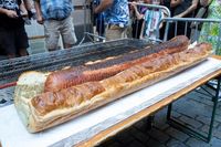 Wow! Hot Dog Jumbo Seberat 30 Kilo gram Ini Coba Pecahkan Rekor Dunia