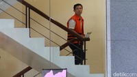 Sebelumnya, Direktur PT Tjokro Bersaudara, Kurniawan Eddy Tjokro alias Yudi Tjokro didakwa jaksa memberi suap kepada Direktur PT Krakatau Steel, Wisnu Kuncoro. Eddy disebut jaksa memberikan suap senilai Rp 55,5 juta.