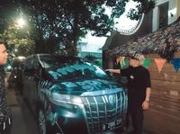 Alphard Emas Atta Halilintar: Simbol Kemewahan dan Kontroversi